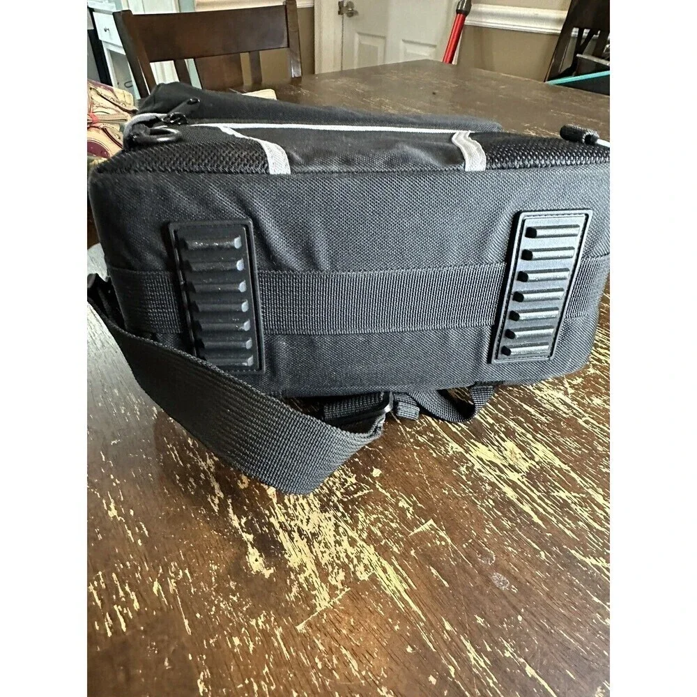 NIKON - CAMERA / CAMCORDER BAG - BLACK - NICE‎